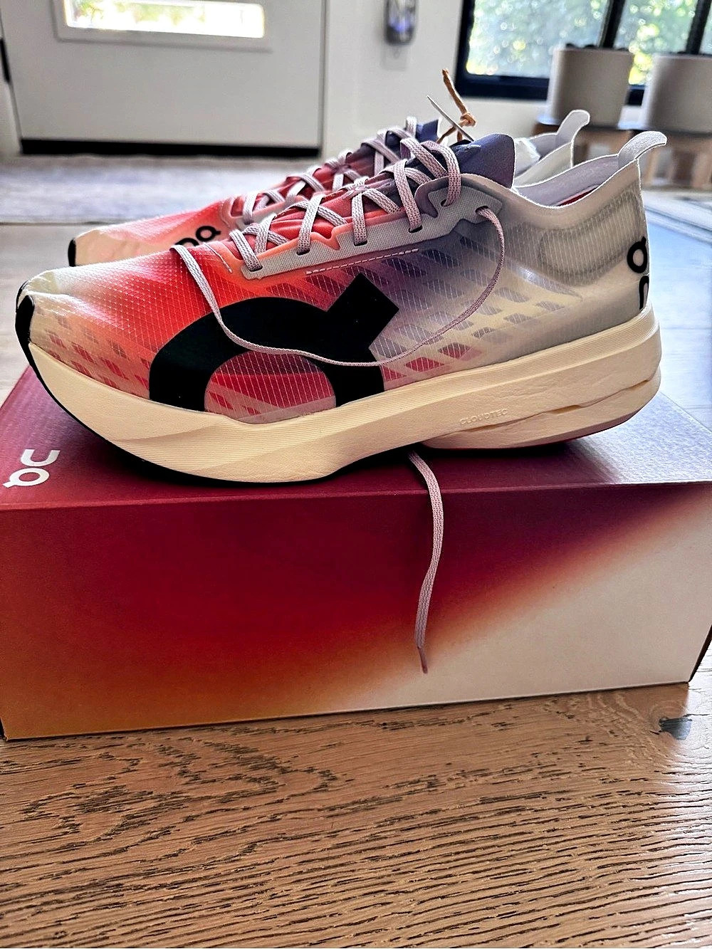 On Cloudboom Strike Men’s Running Shoes Size 10 New in Box
